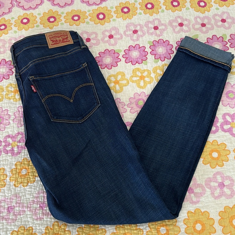 Levi's 721 High Rise Skinny Jeans in Dark Wash Size 31